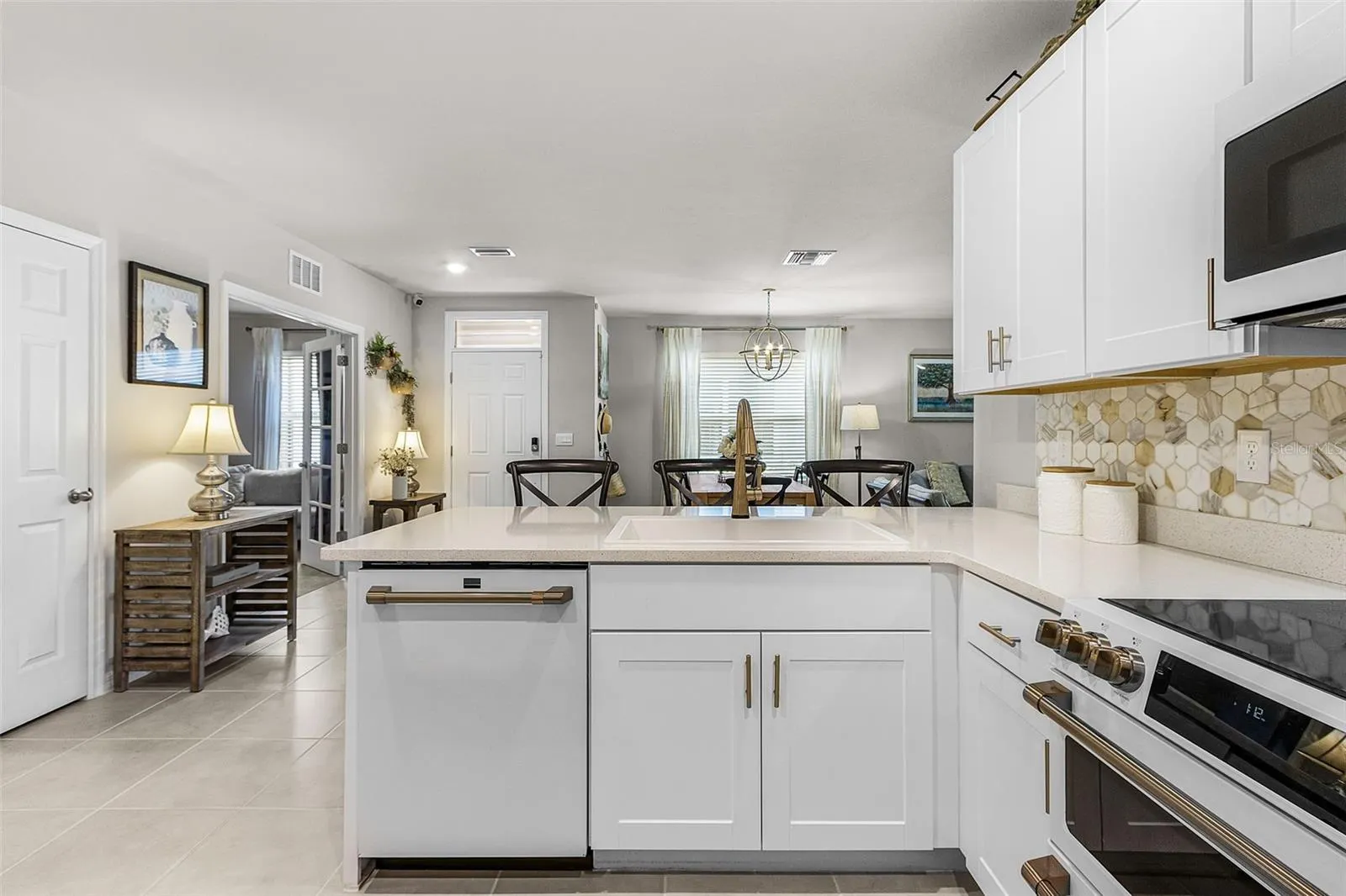 25016 E LENOX CIR