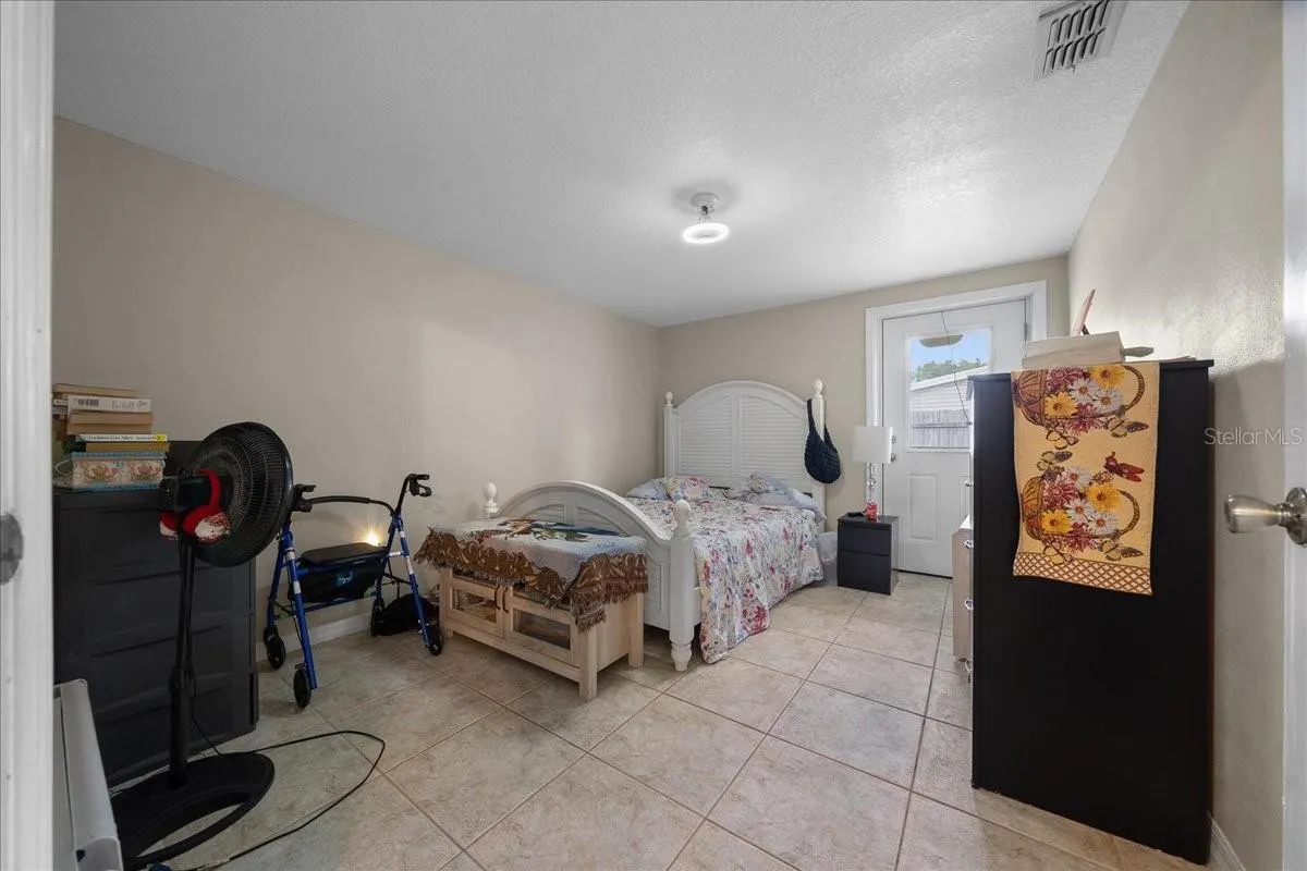 115 HELEN DR