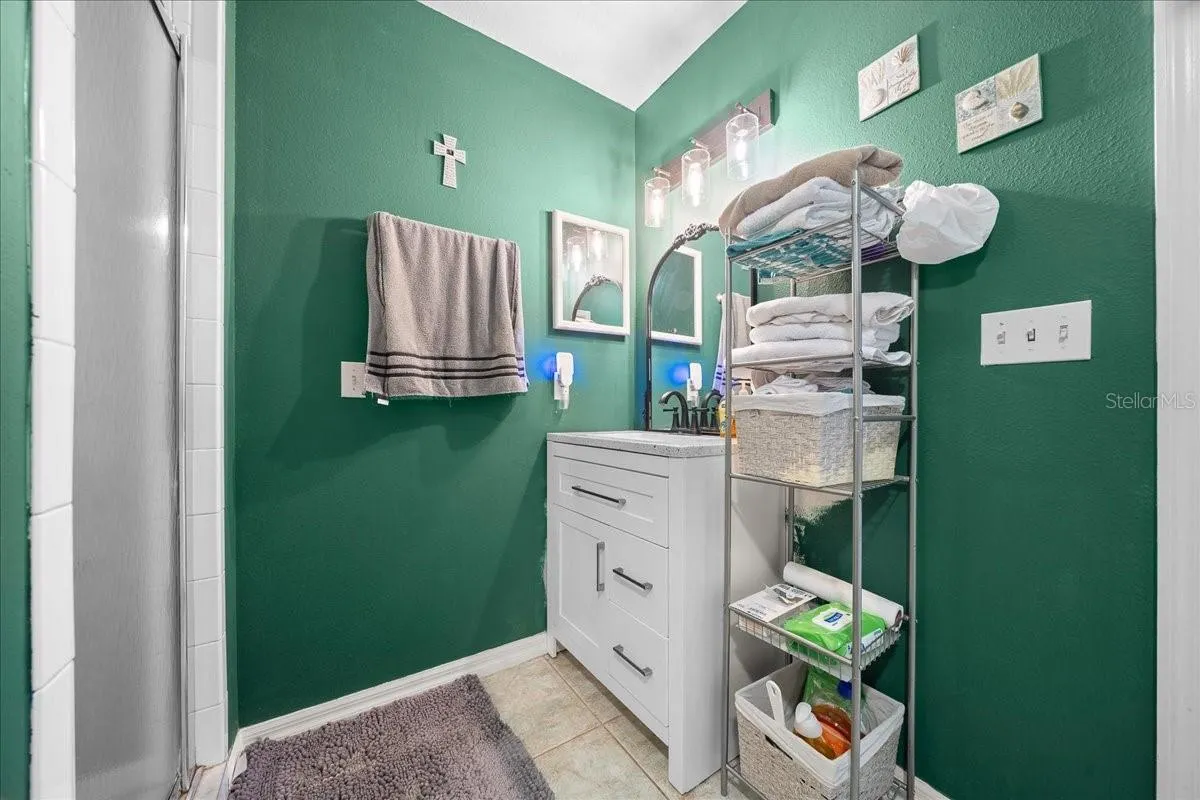 115 HELEN DR
