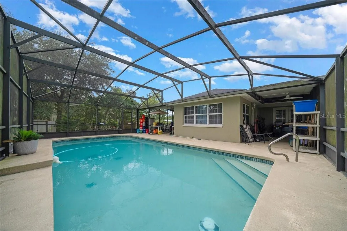 115 HELEN DR