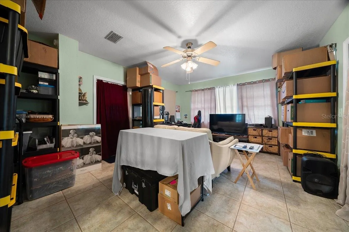 115 HELEN DR