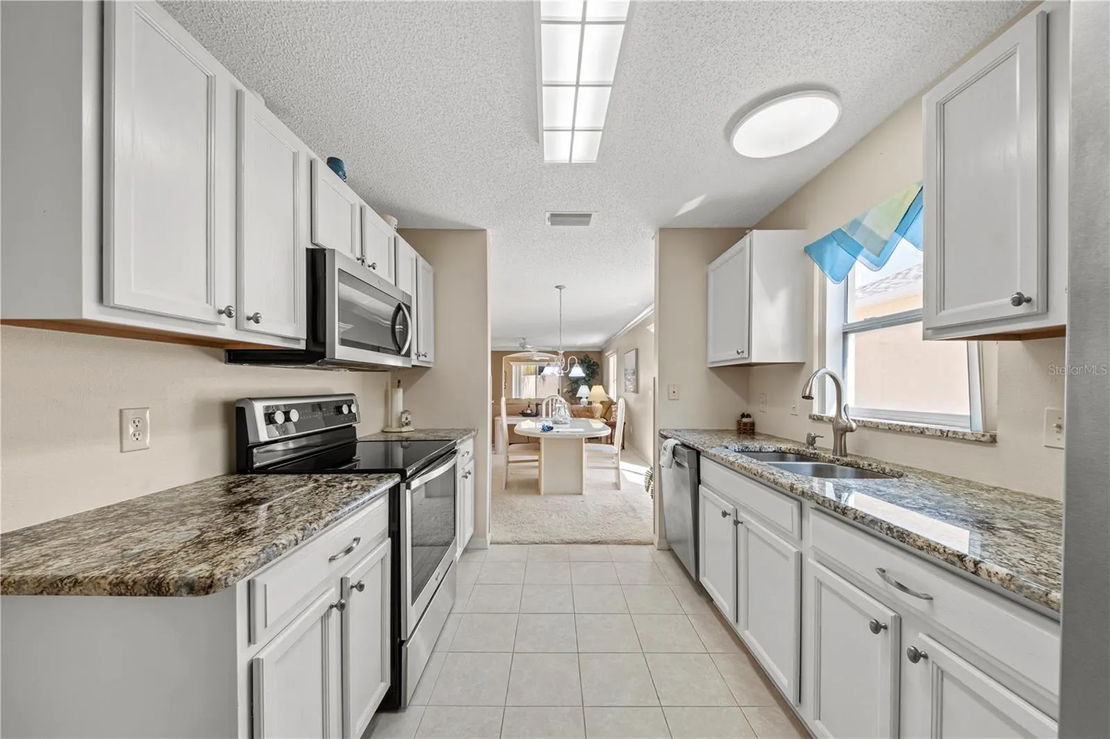 1137 SANTA CRUZ DR