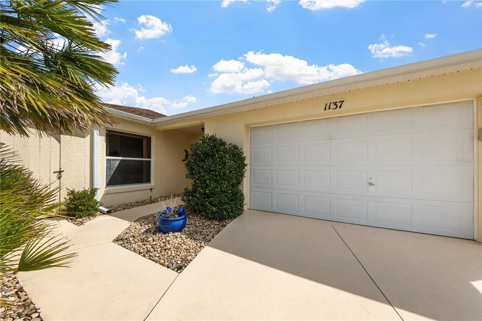 1137 SANTA CRUZ DR