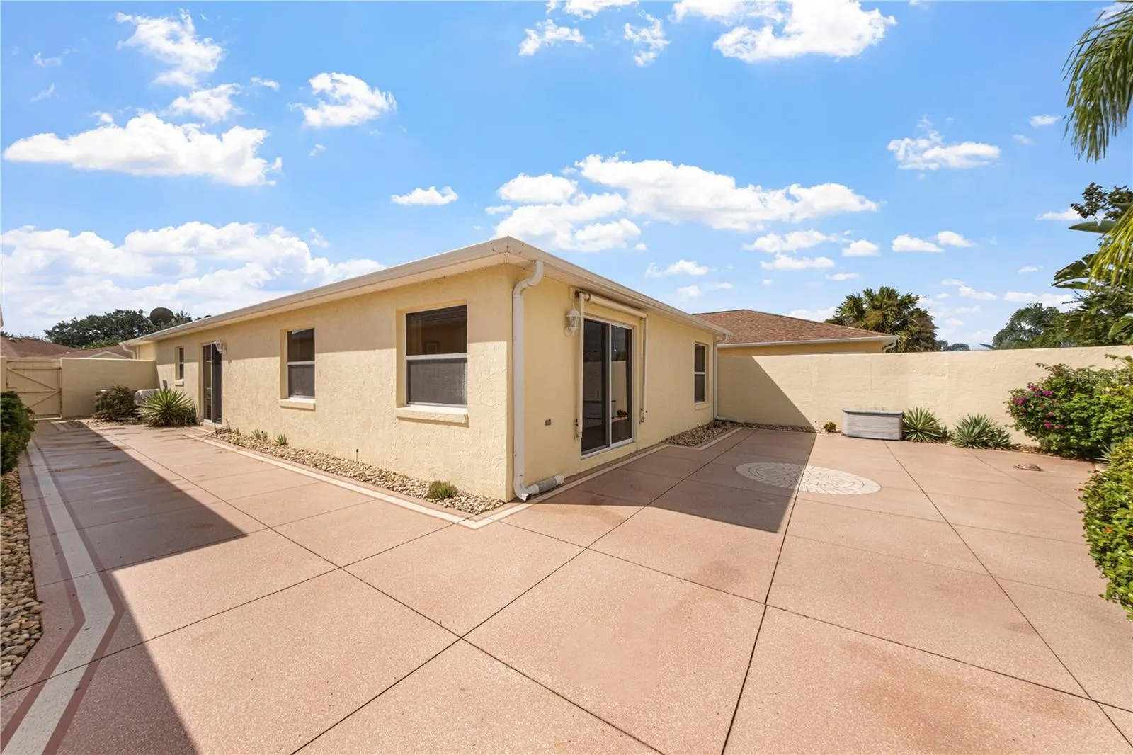 1137 SANTA CRUZ DR