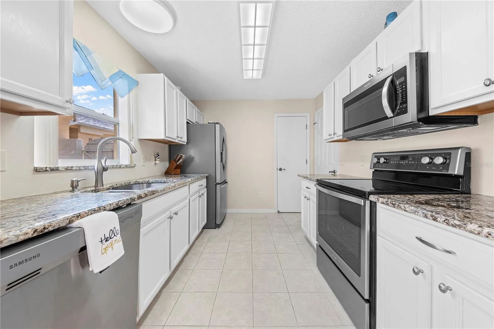1137 SANTA CRUZ DR