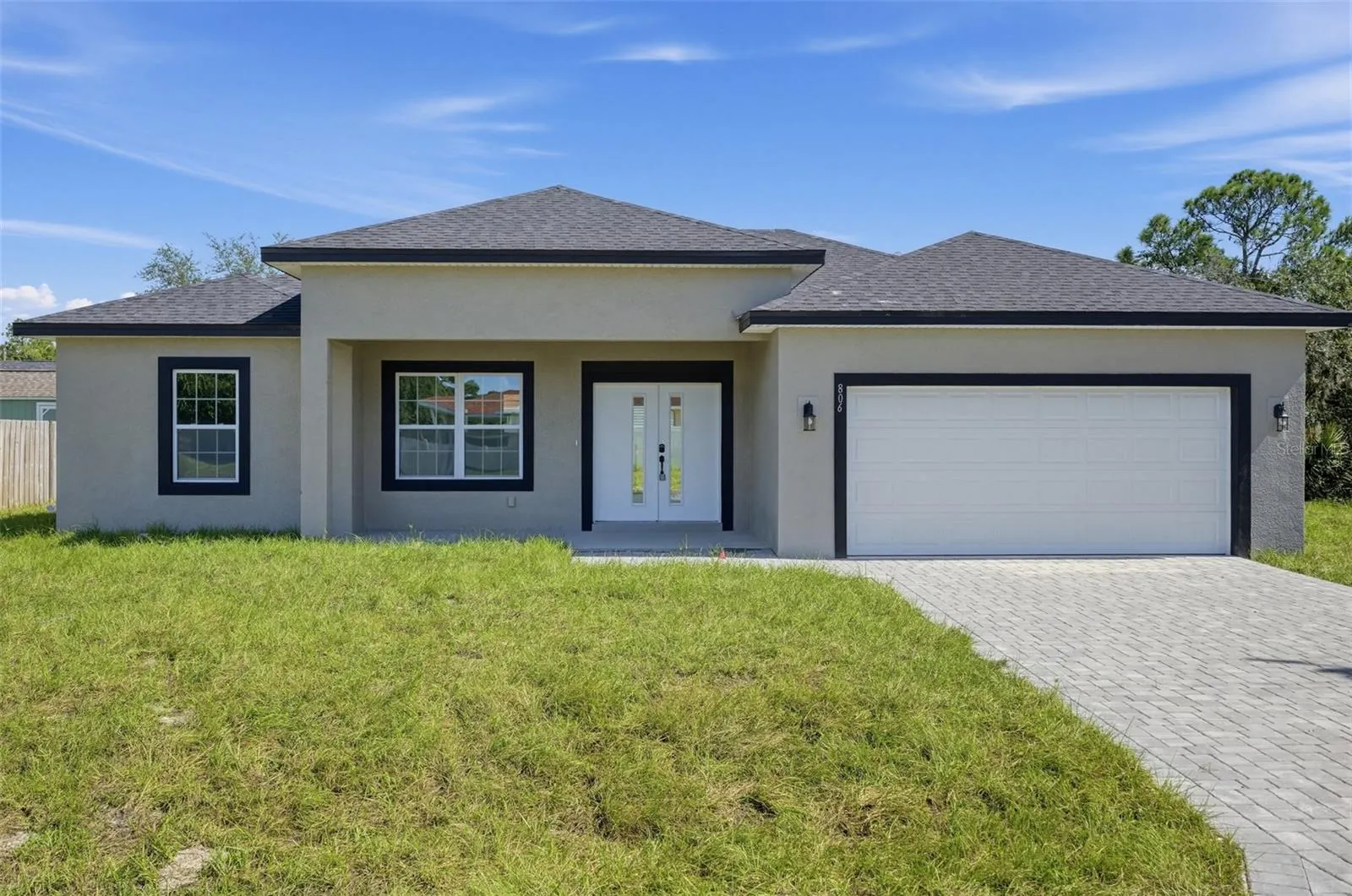 806 LOLA DR