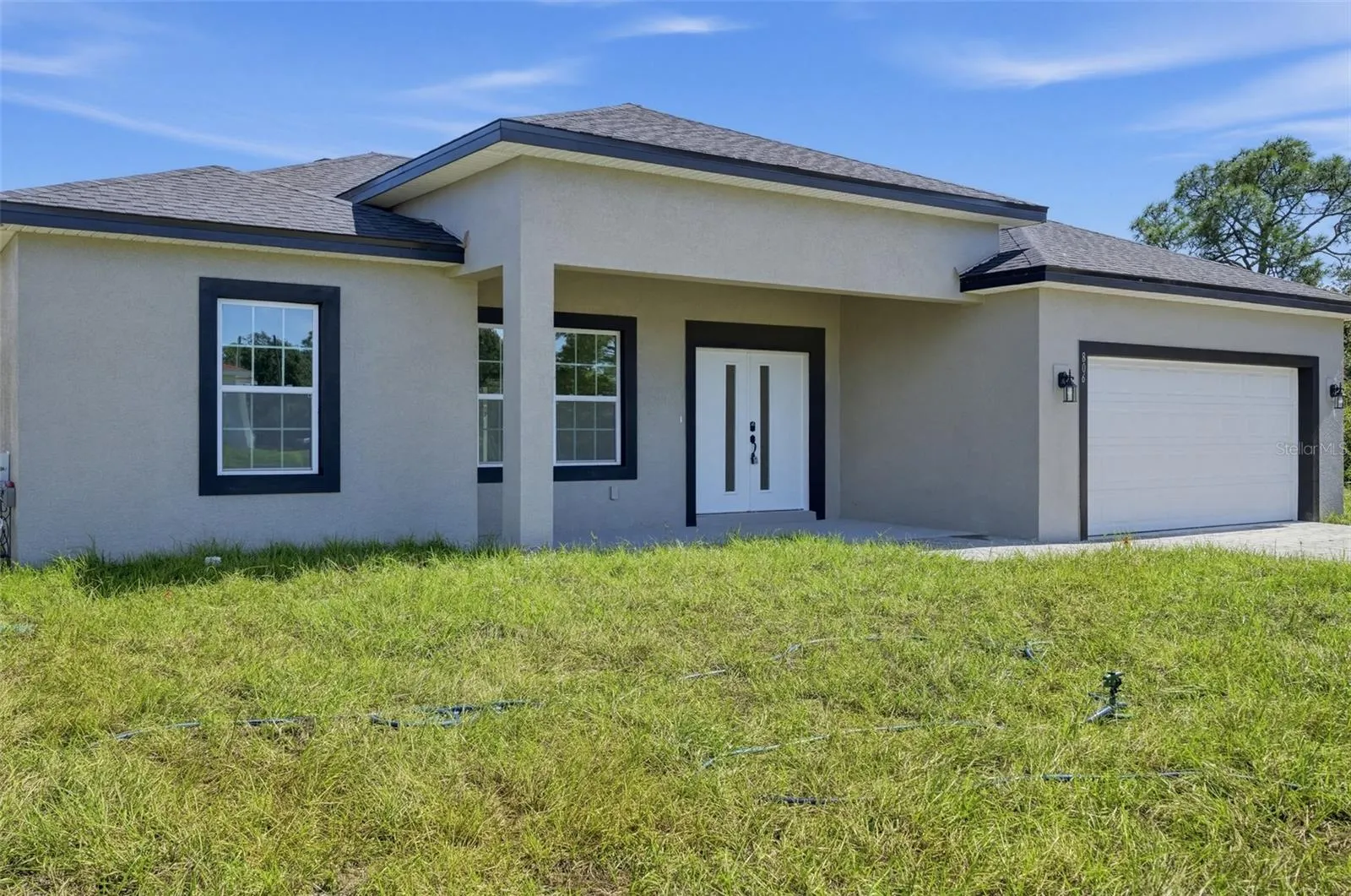 806 LOLA DR