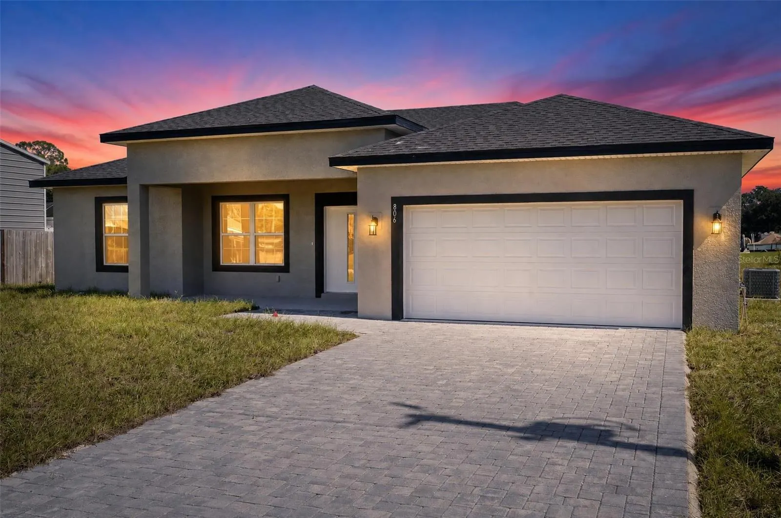 806 LOLA DR