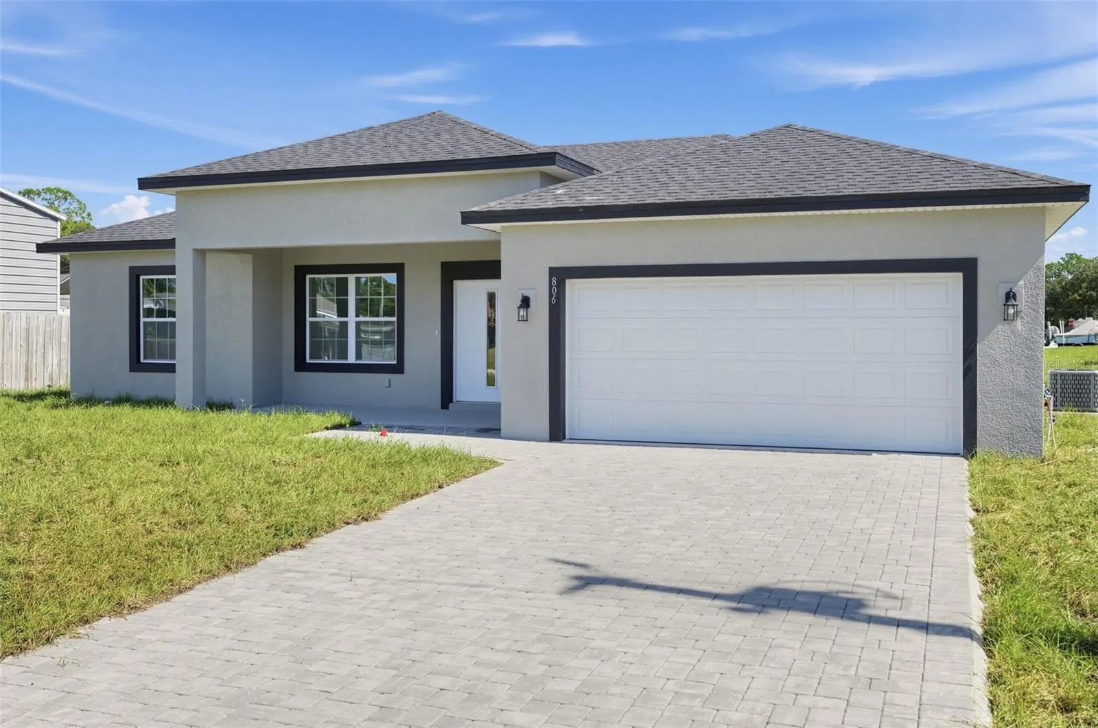 806 LOLA DR