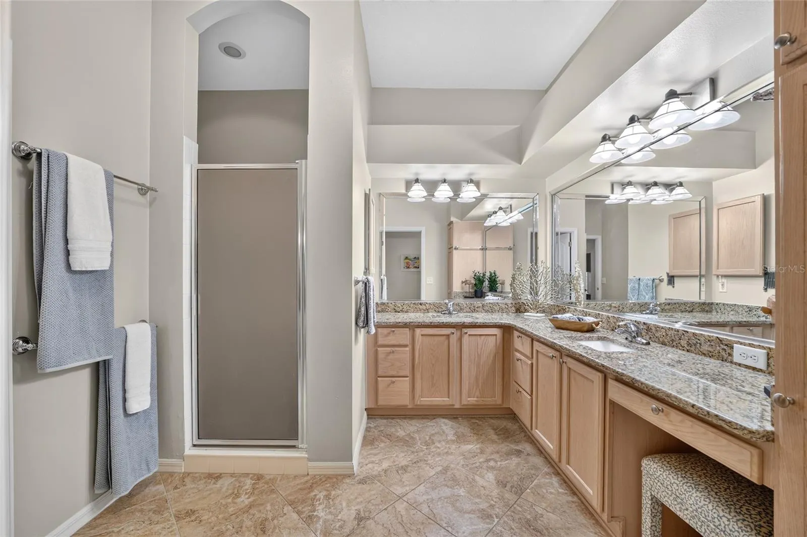 1177 OAK FOREST DR