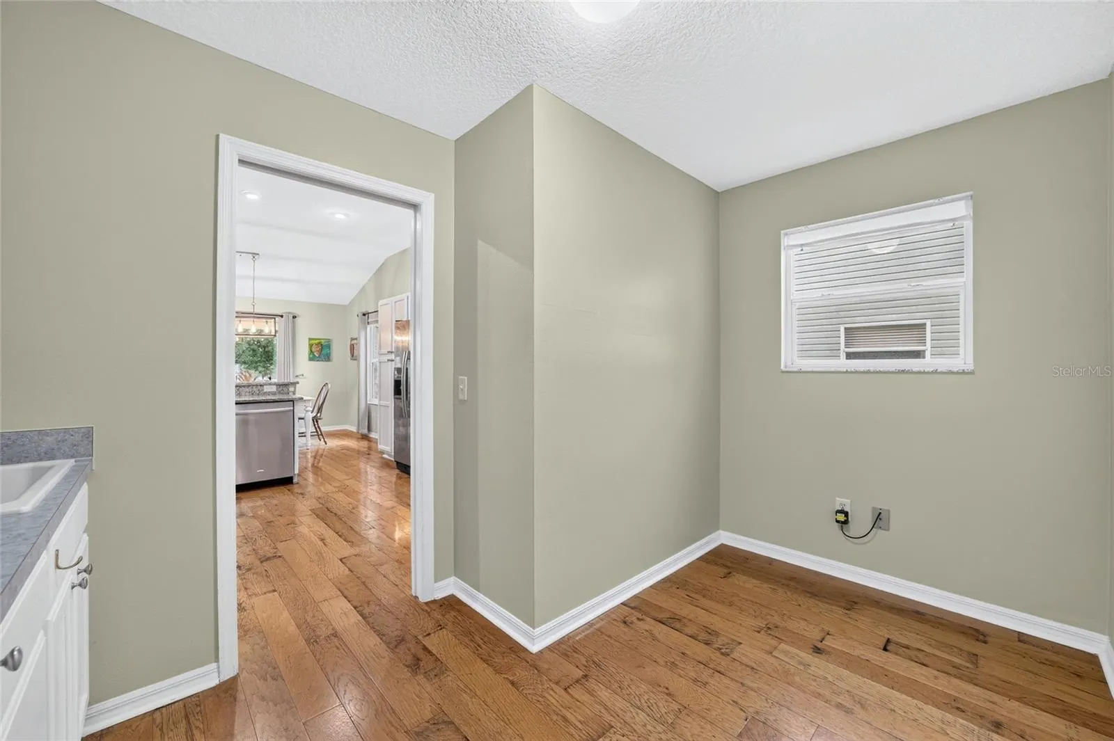 1177 OAK FOREST DR