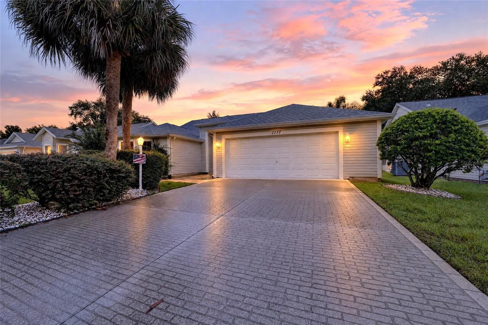1177 OAK FOREST DR
