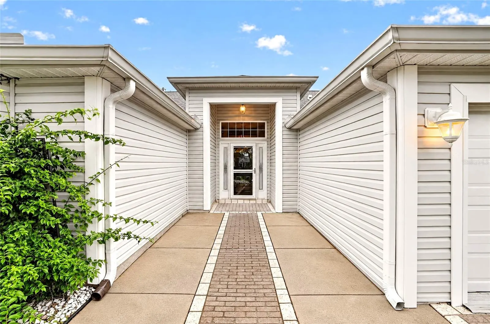 1177 OAK FOREST DR