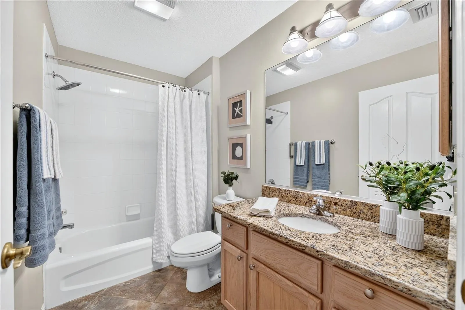 1177 OAK FOREST DR