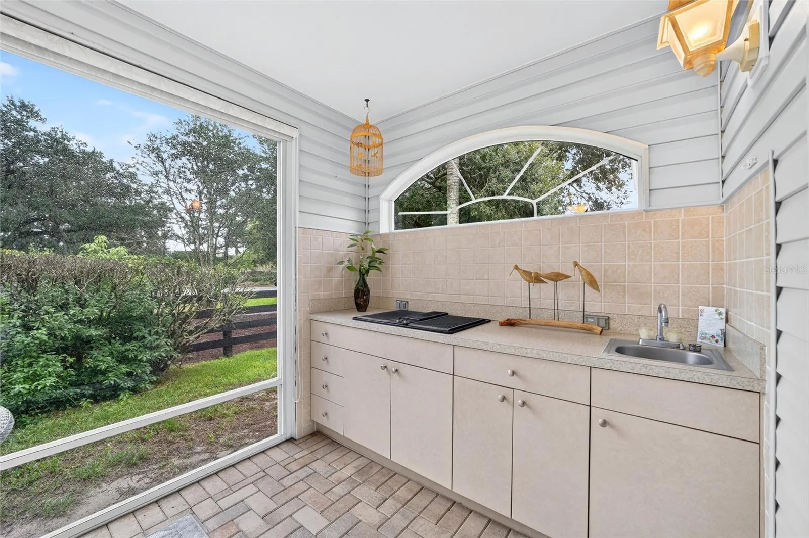 1177 OAK FOREST DR
