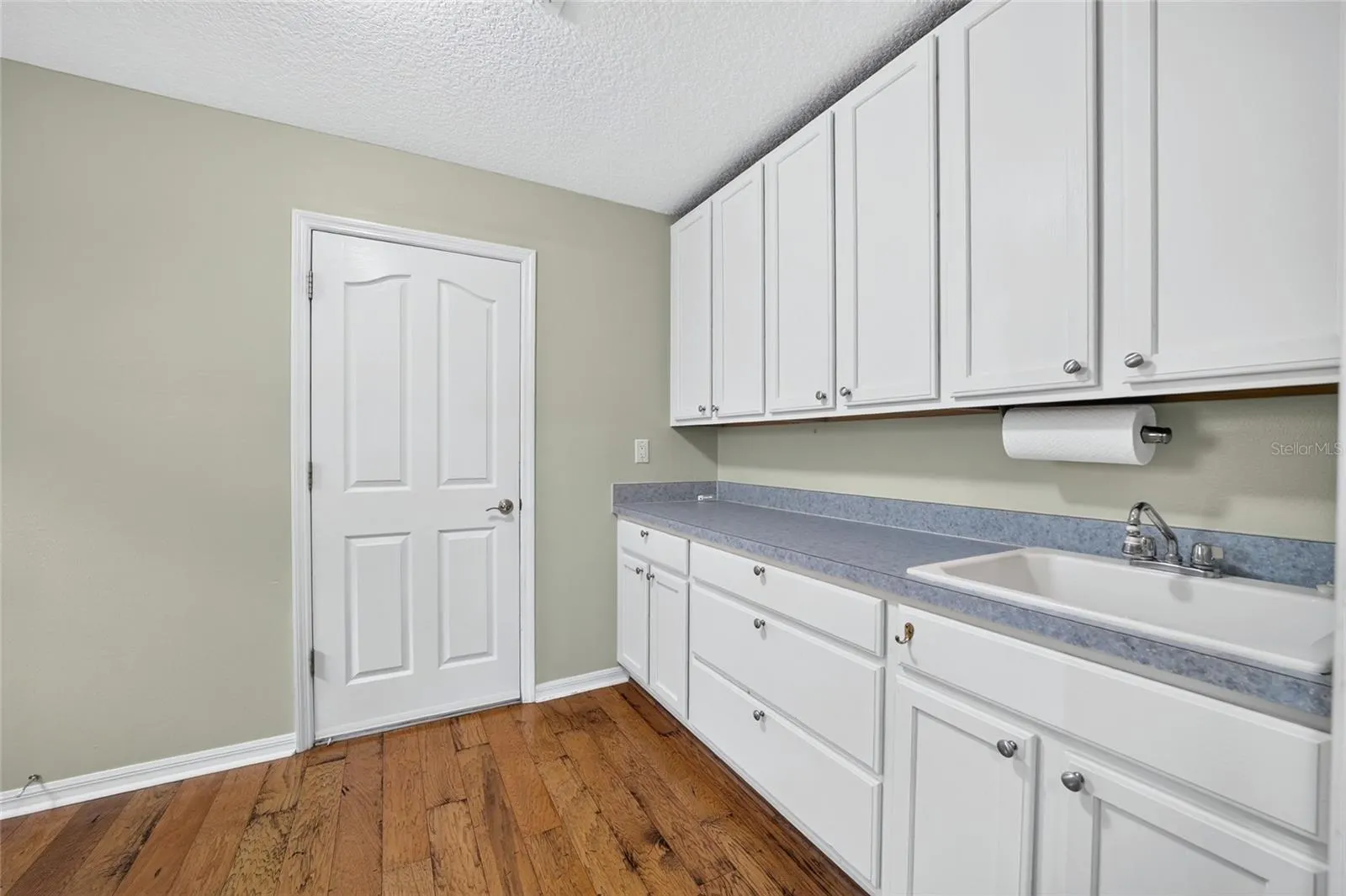 1177 OAK FOREST DR