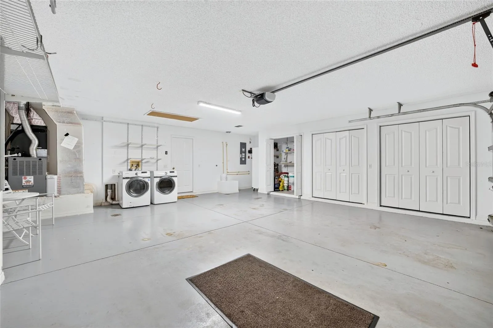 1177 OAK FOREST DR