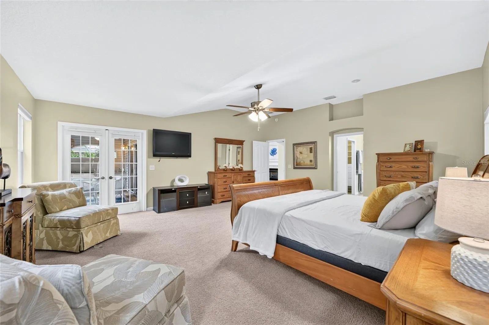 1177 OAK FOREST DR