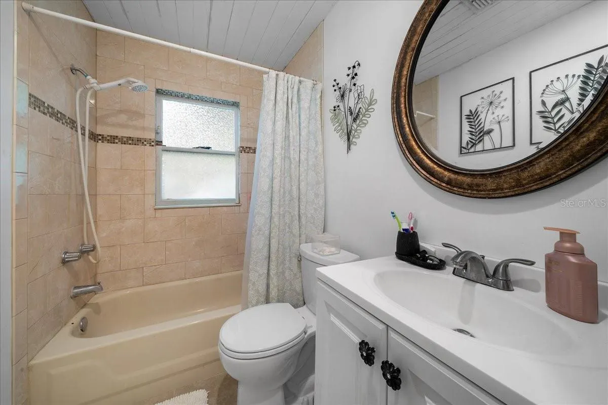 722 & 746 NE 35TH ST