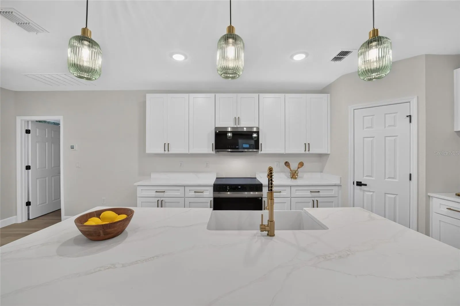 1 WALNUT DR