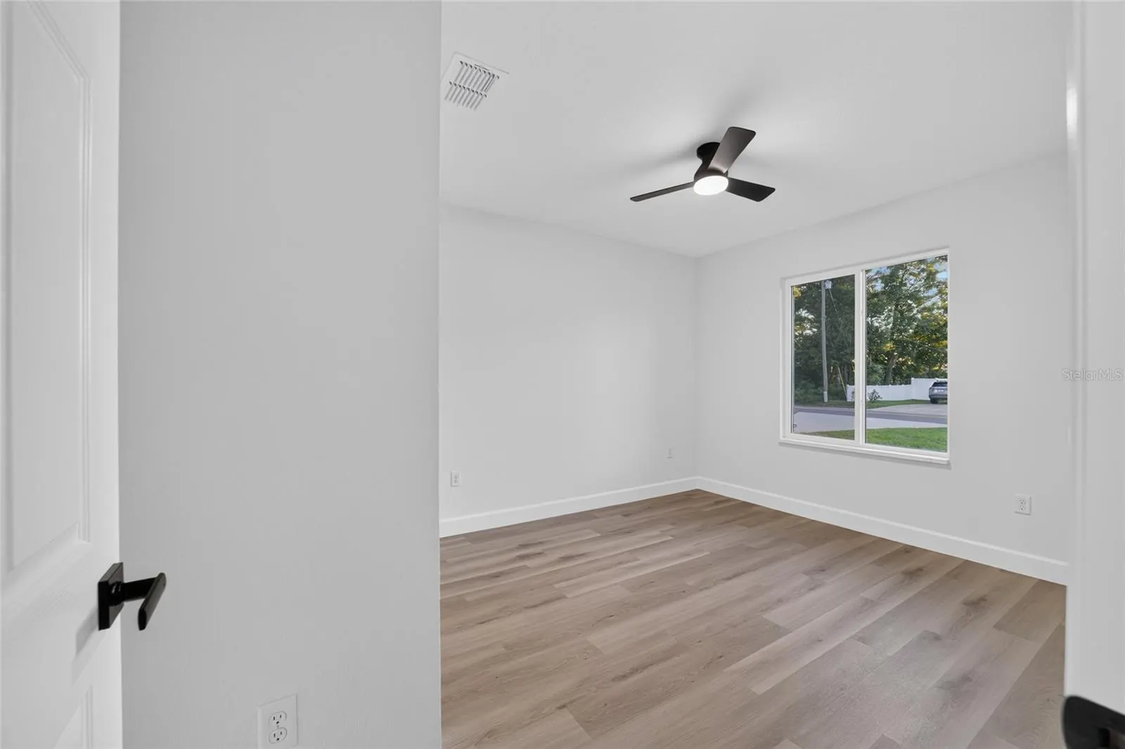 1 WALNUT DR