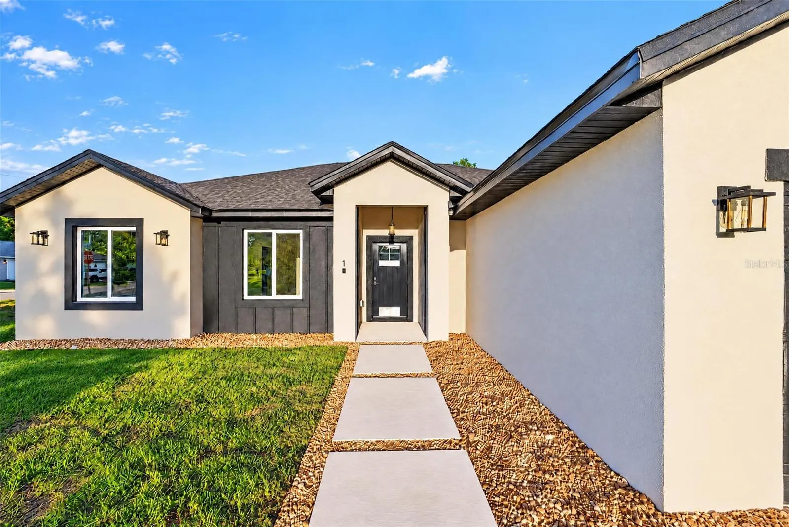 1 WALNUT DR