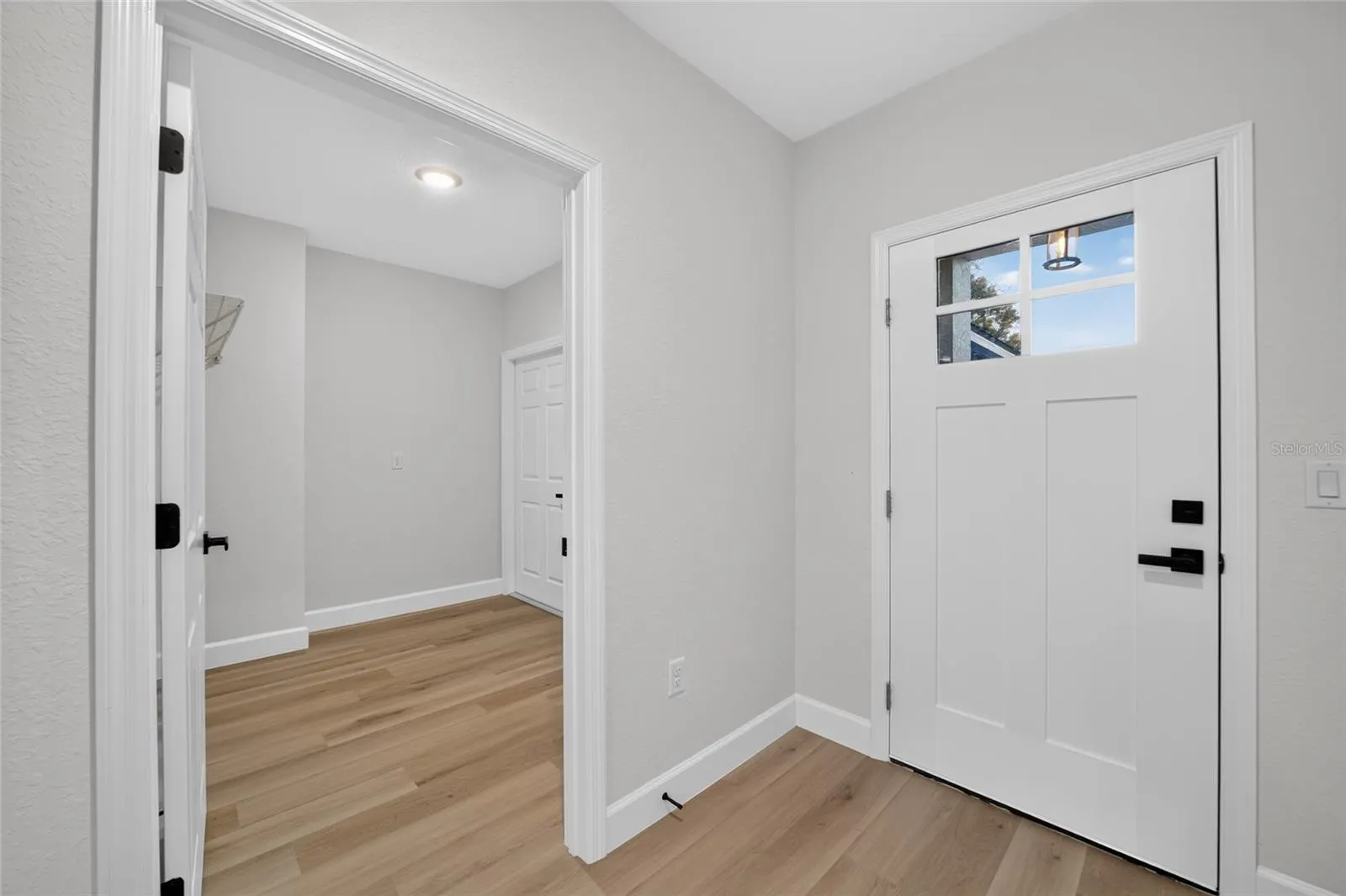 1 WALNUT DR