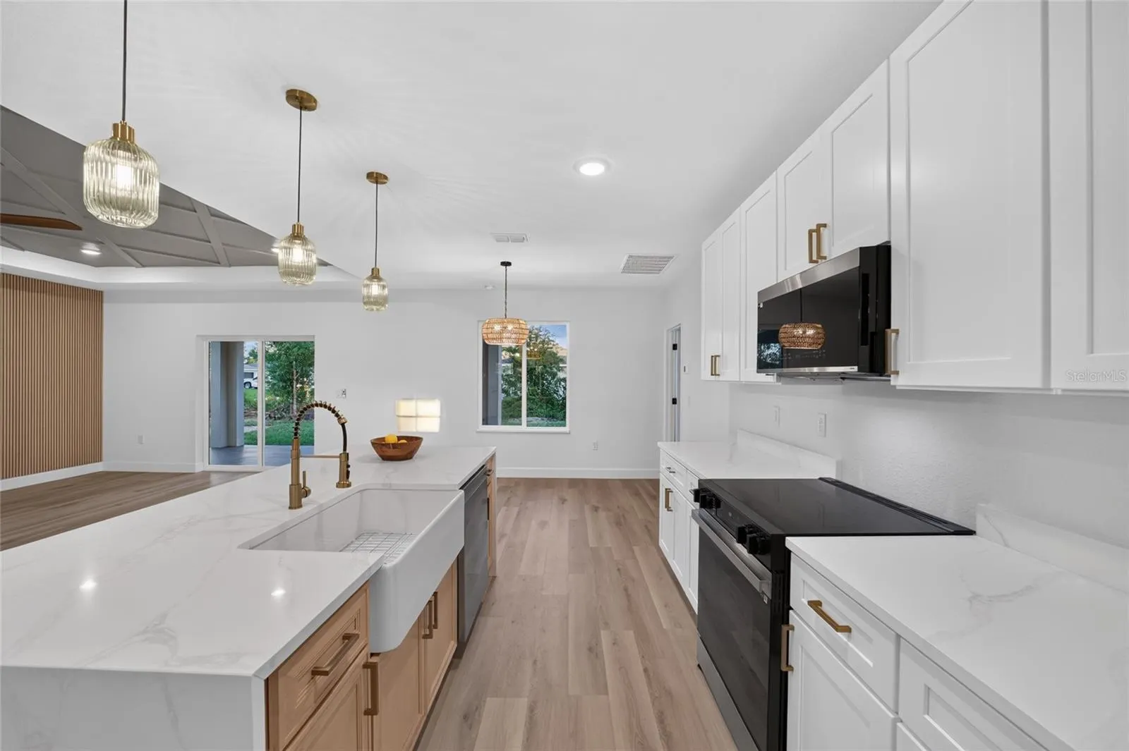 1 WALNUT DR