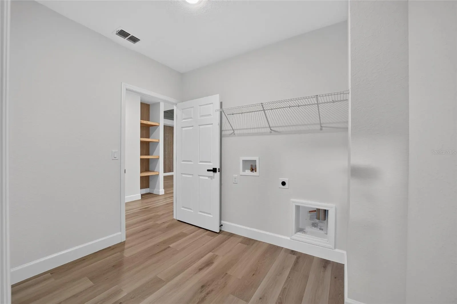 1 WALNUT DR