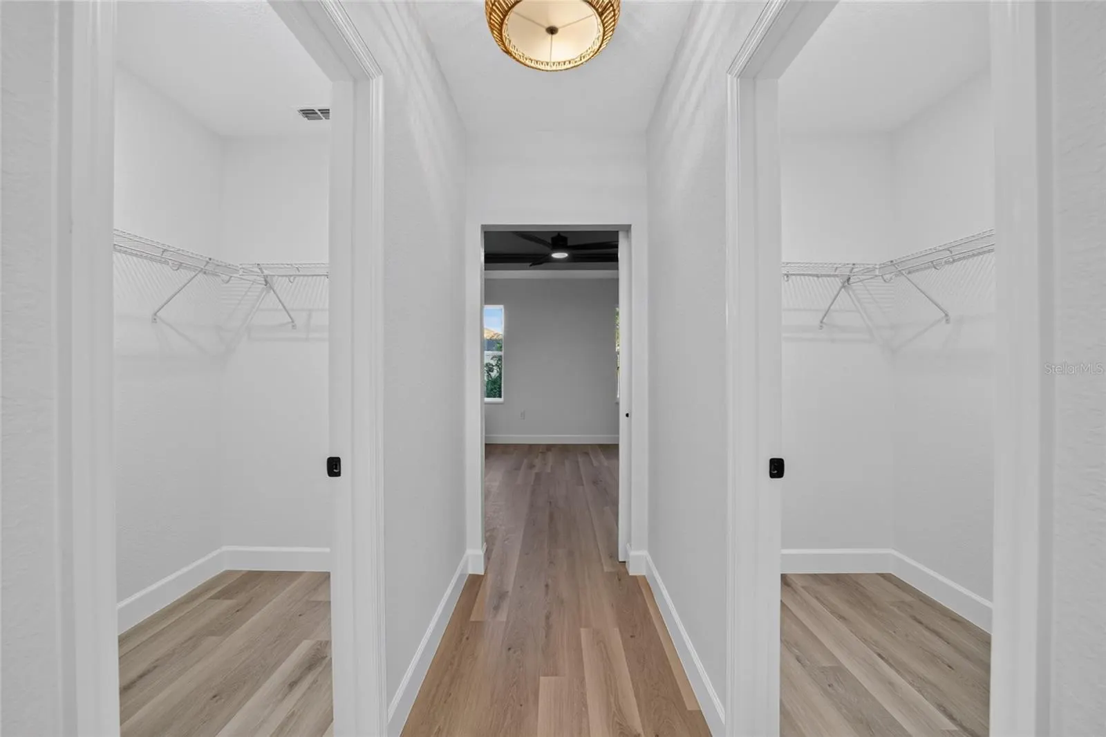 1 WALNUT DR