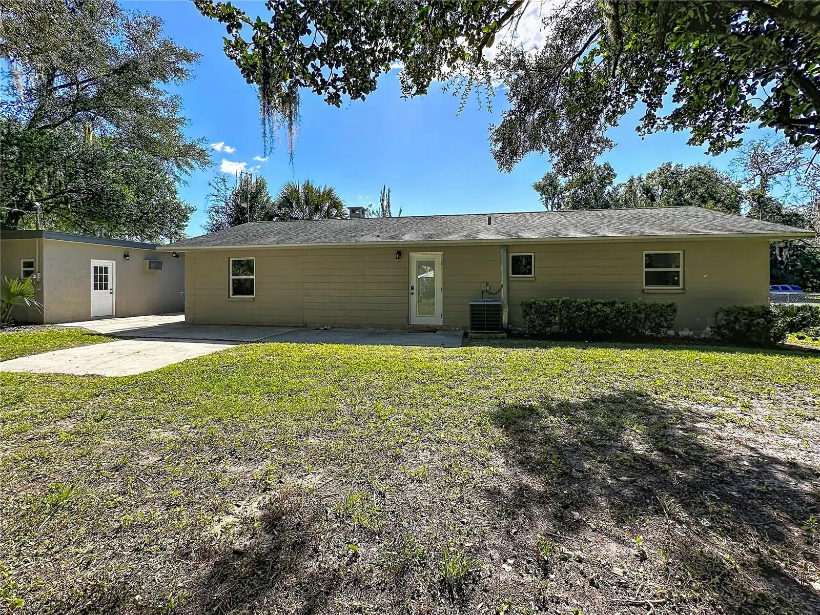 327 NE 6TH AVE
