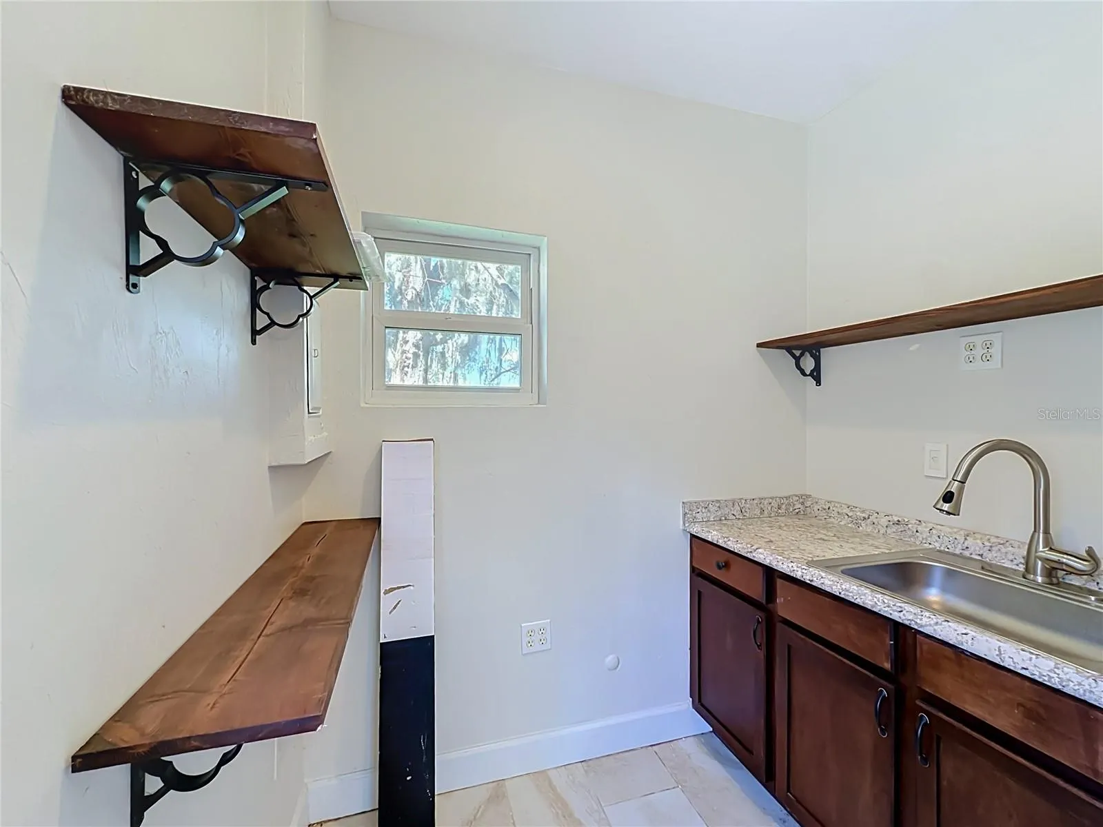 327 NE 6TH AVE