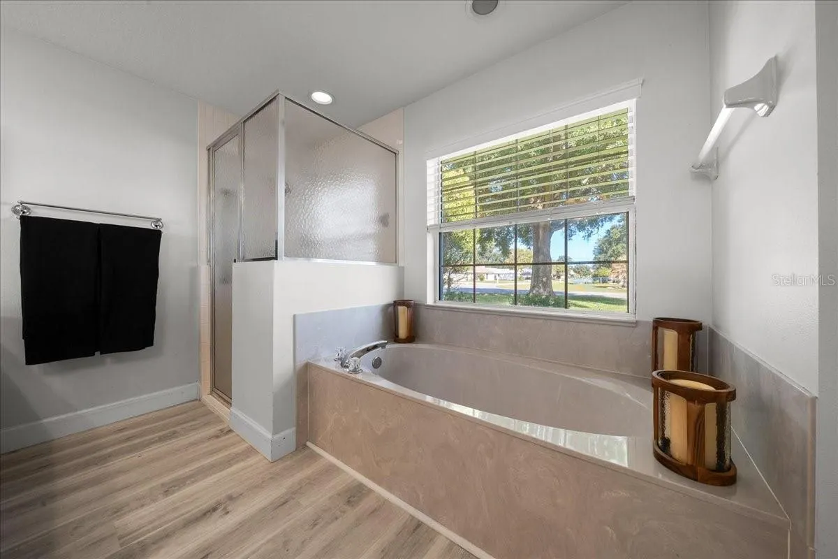 5048 NW 32ND PL