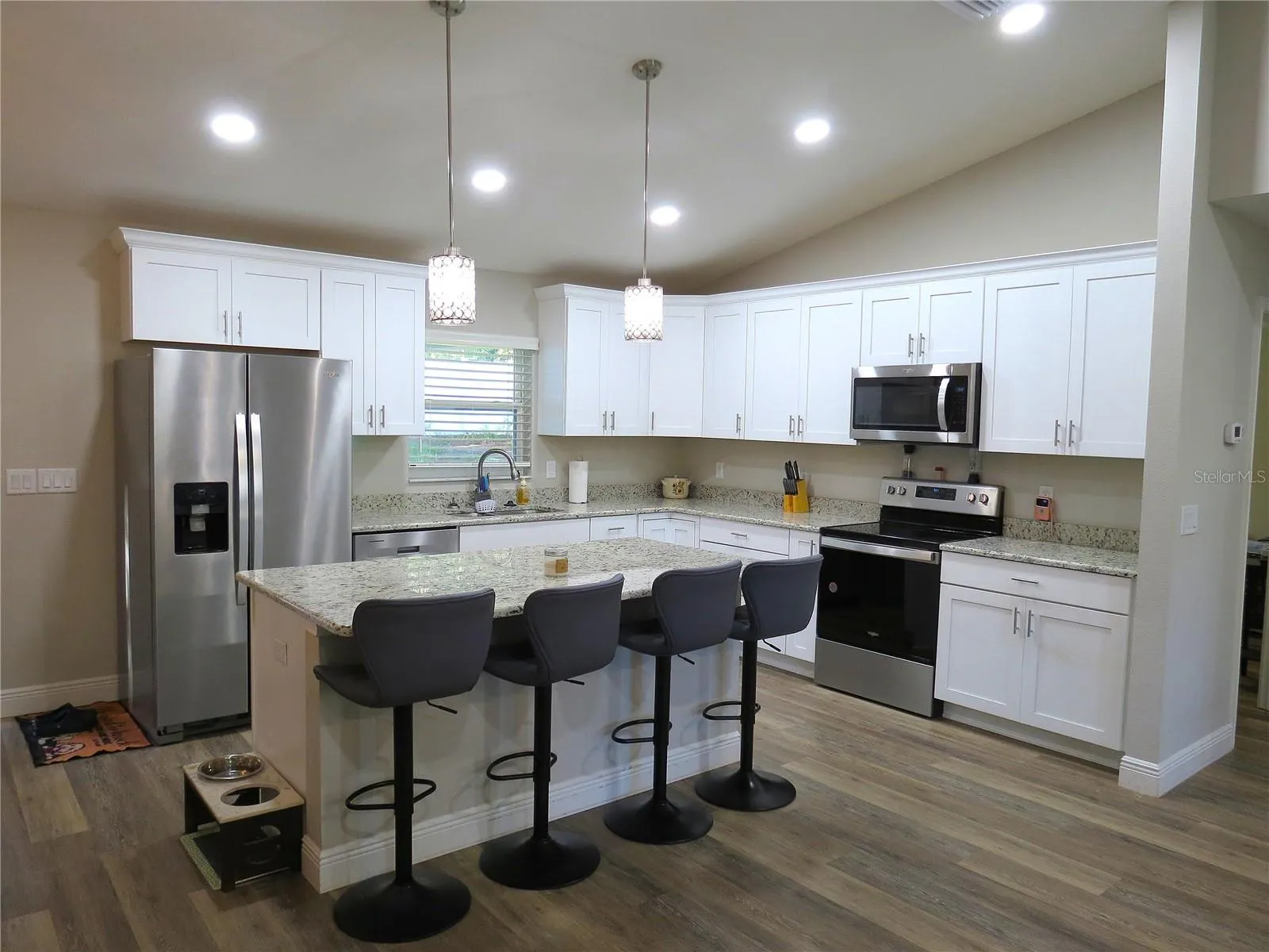 2300 W WAVECREST DR