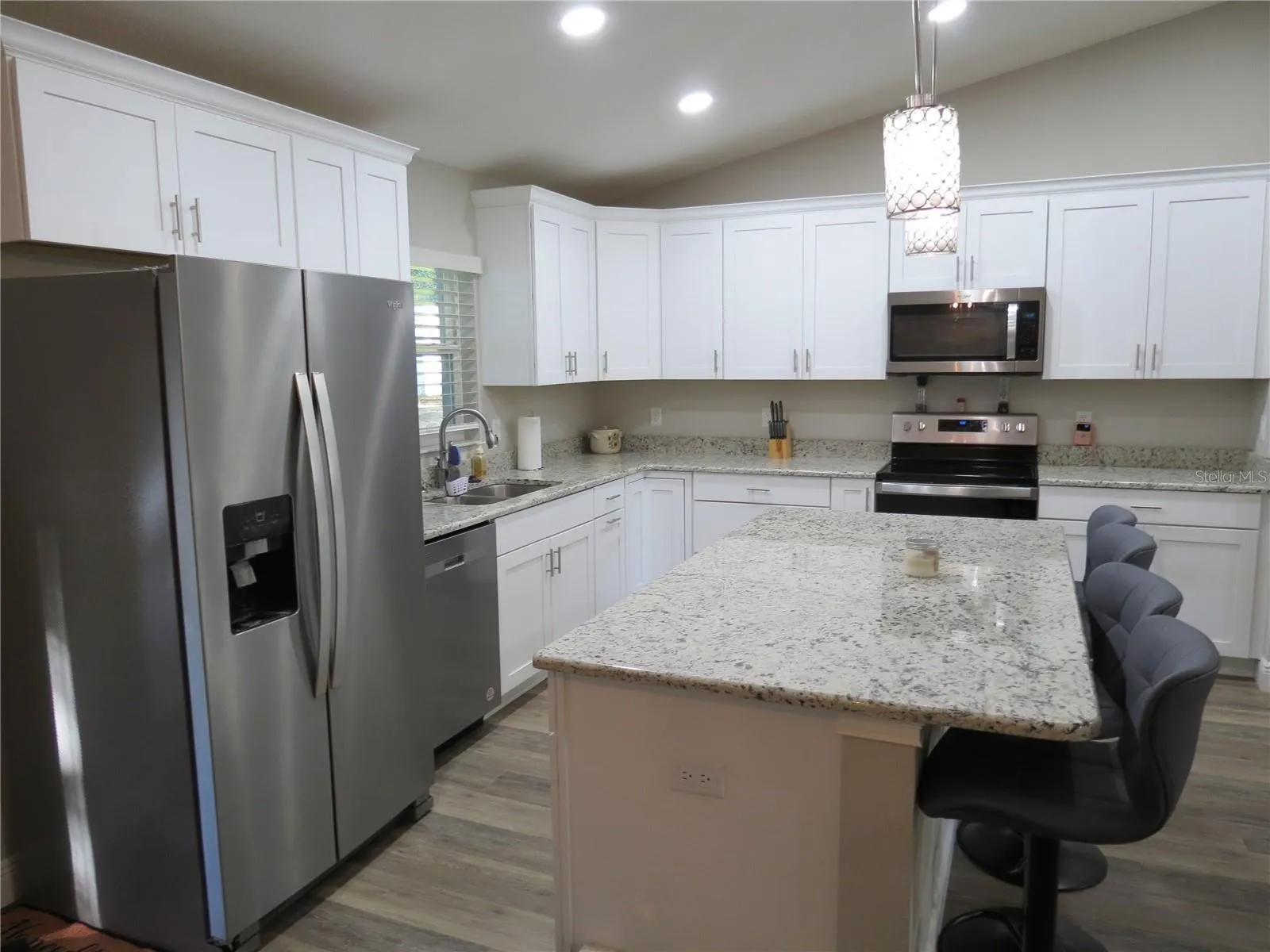 2300 W WAVECREST DR