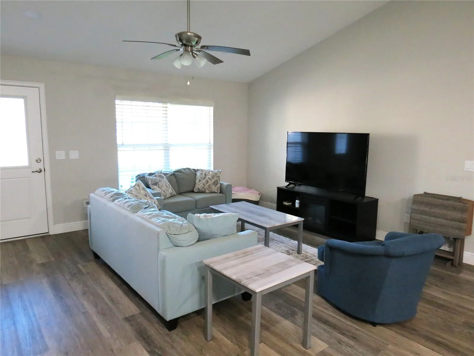 2300 W WAVECREST DR