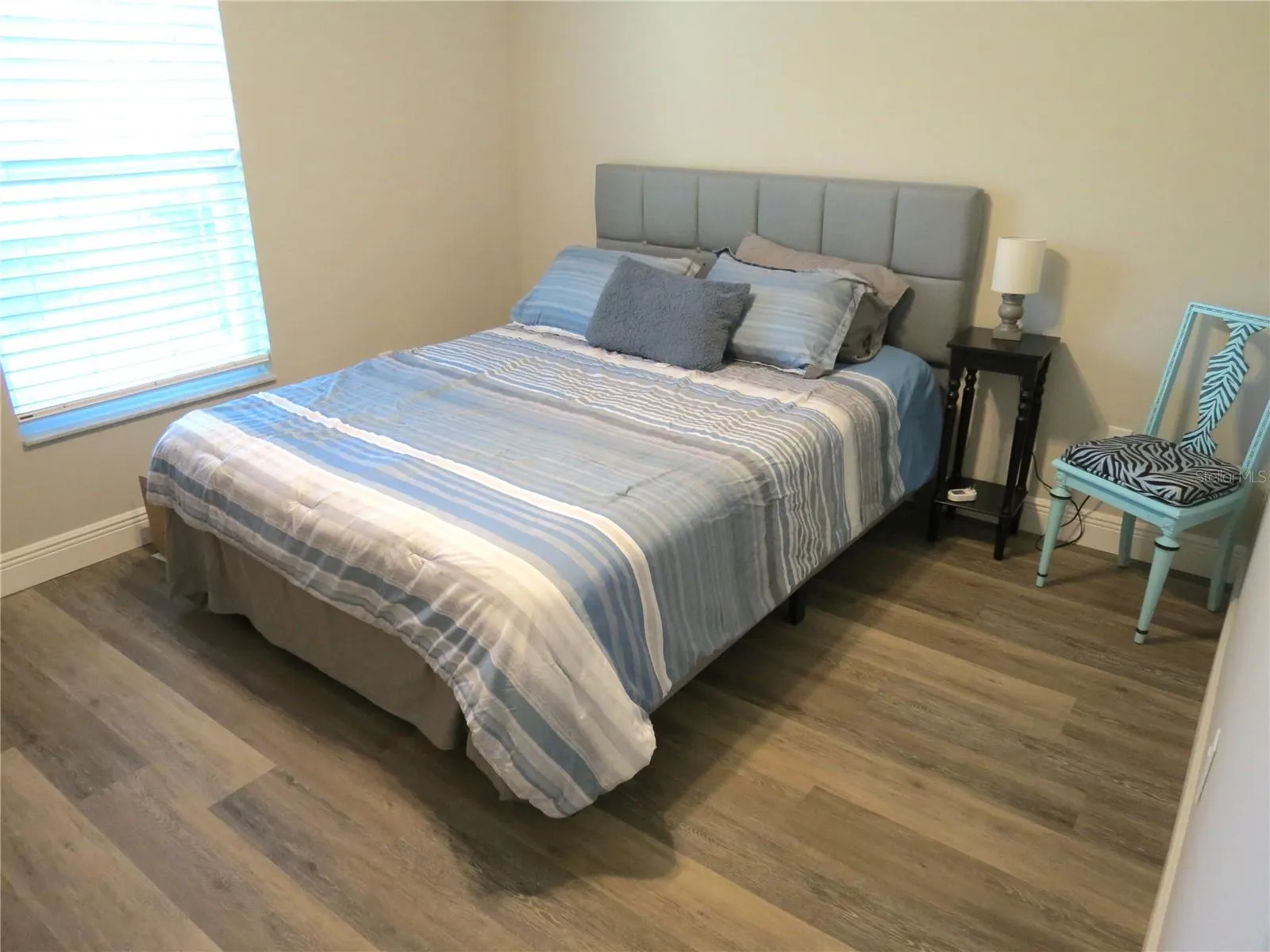 2300 W WAVECREST DR