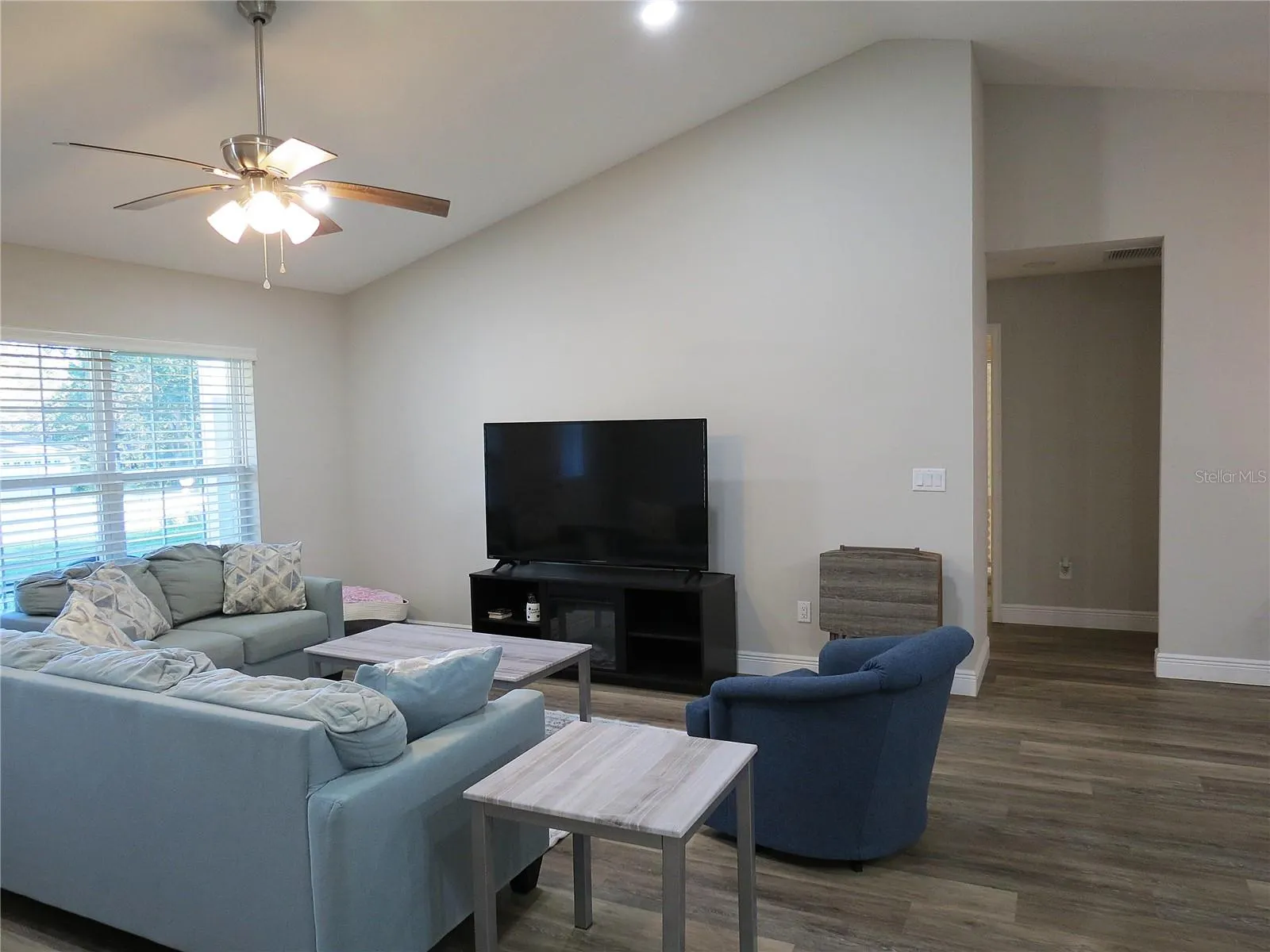 2300 W WAVECREST DR
