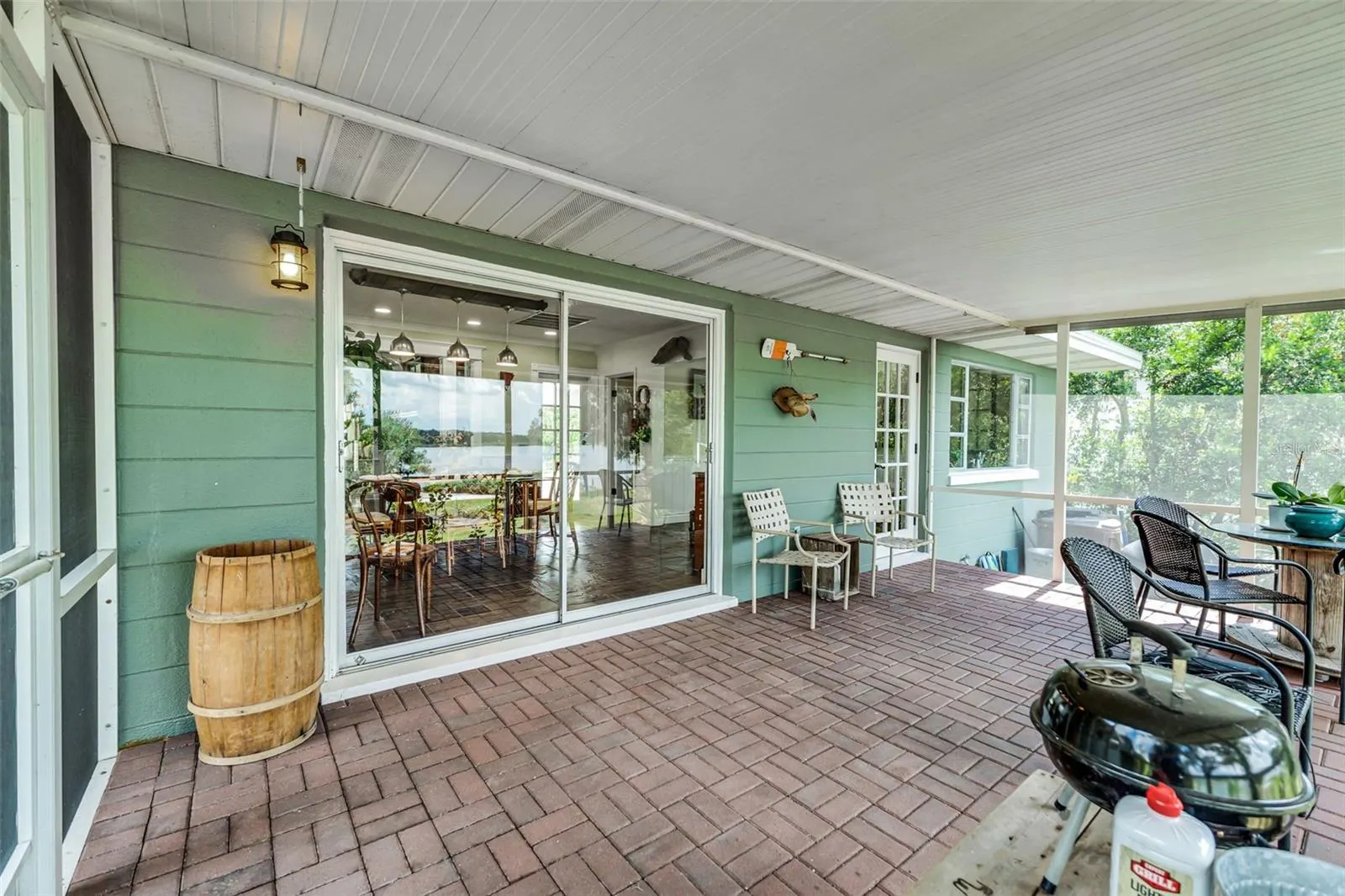 1041 SUNSET DR