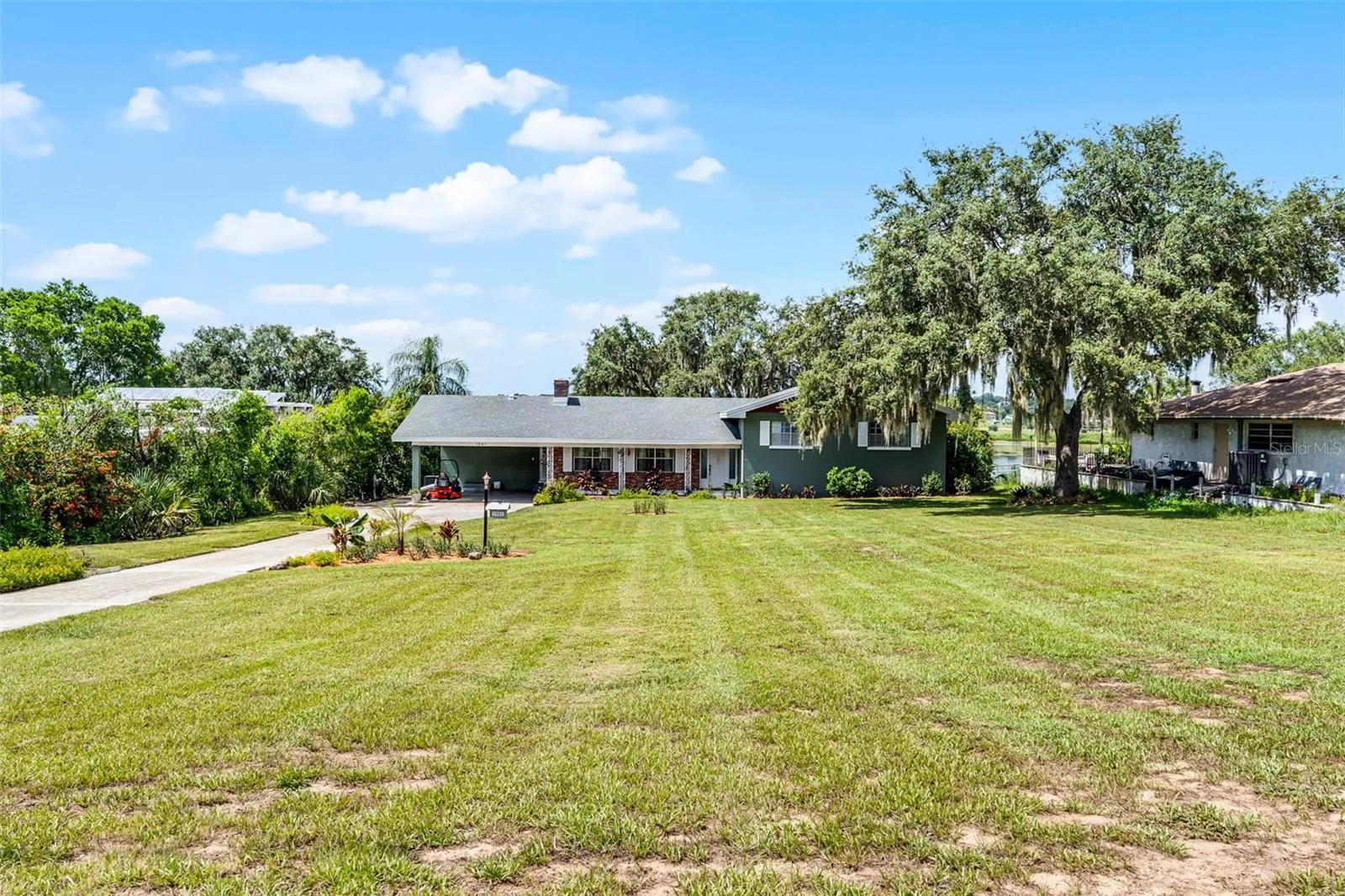 1041 SUNSET DR