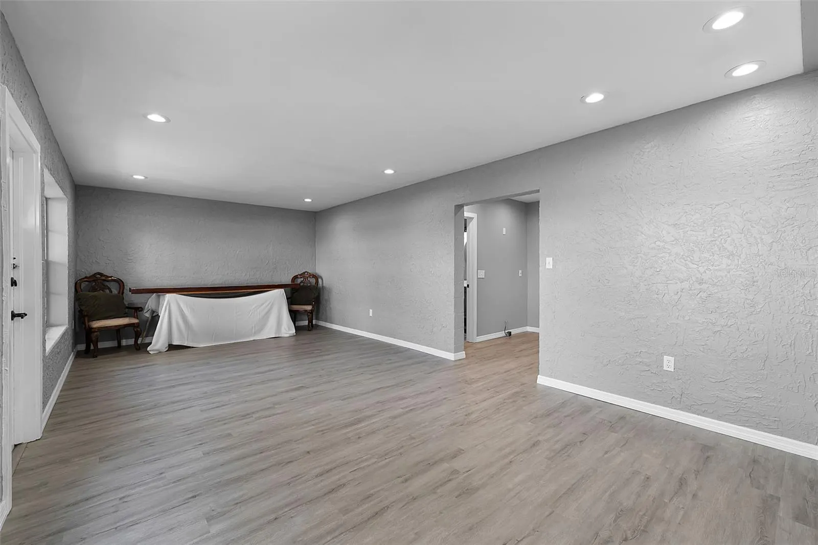 1041 SUNSET DR