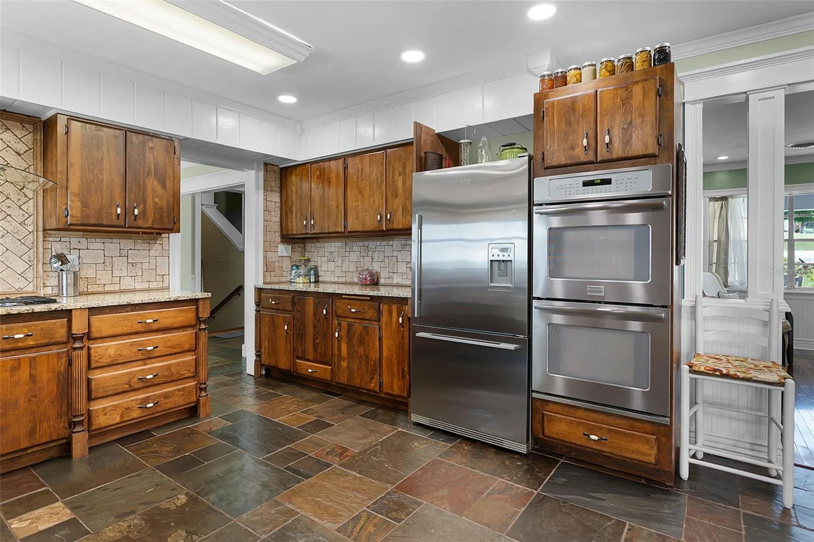 1041 SUNSET DR