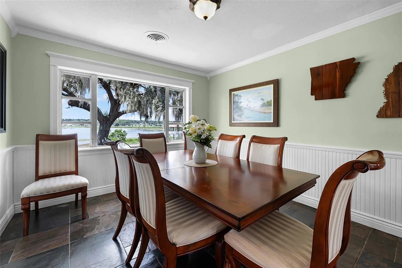 1041 SUNSET DR