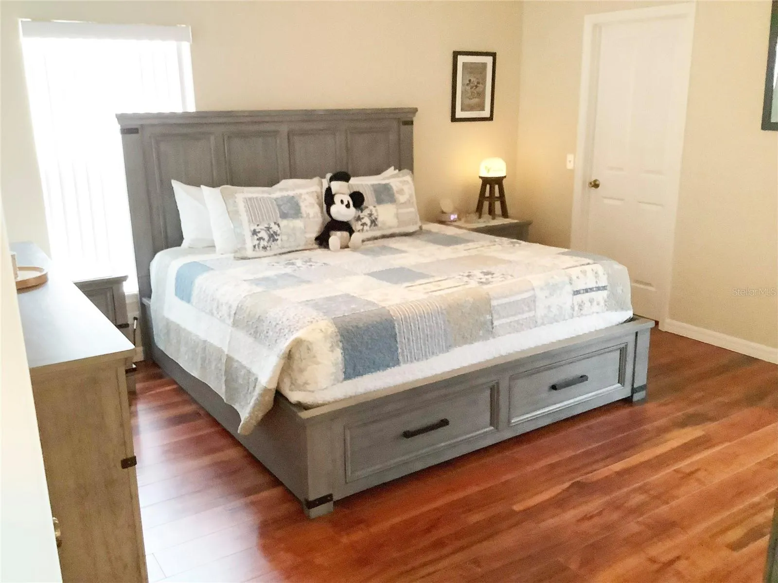 825 RESERVE PL
