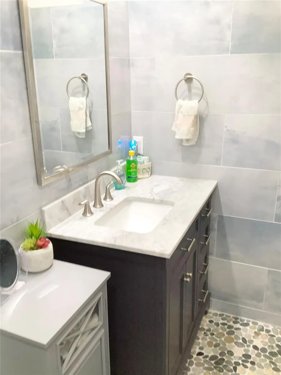 825 RESERVE PL