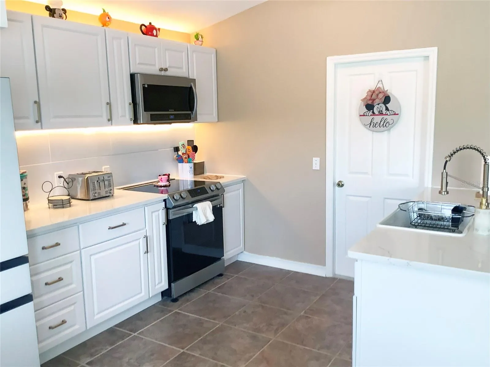 825 RESERVE PL