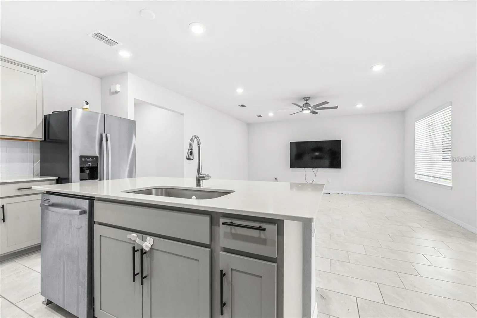 1050 MICHELANGELO LN