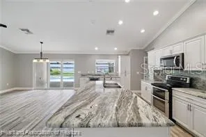 200 CLOVERLEAF RD