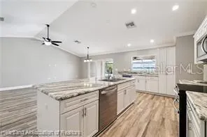 200 CLOVERLEAF RD