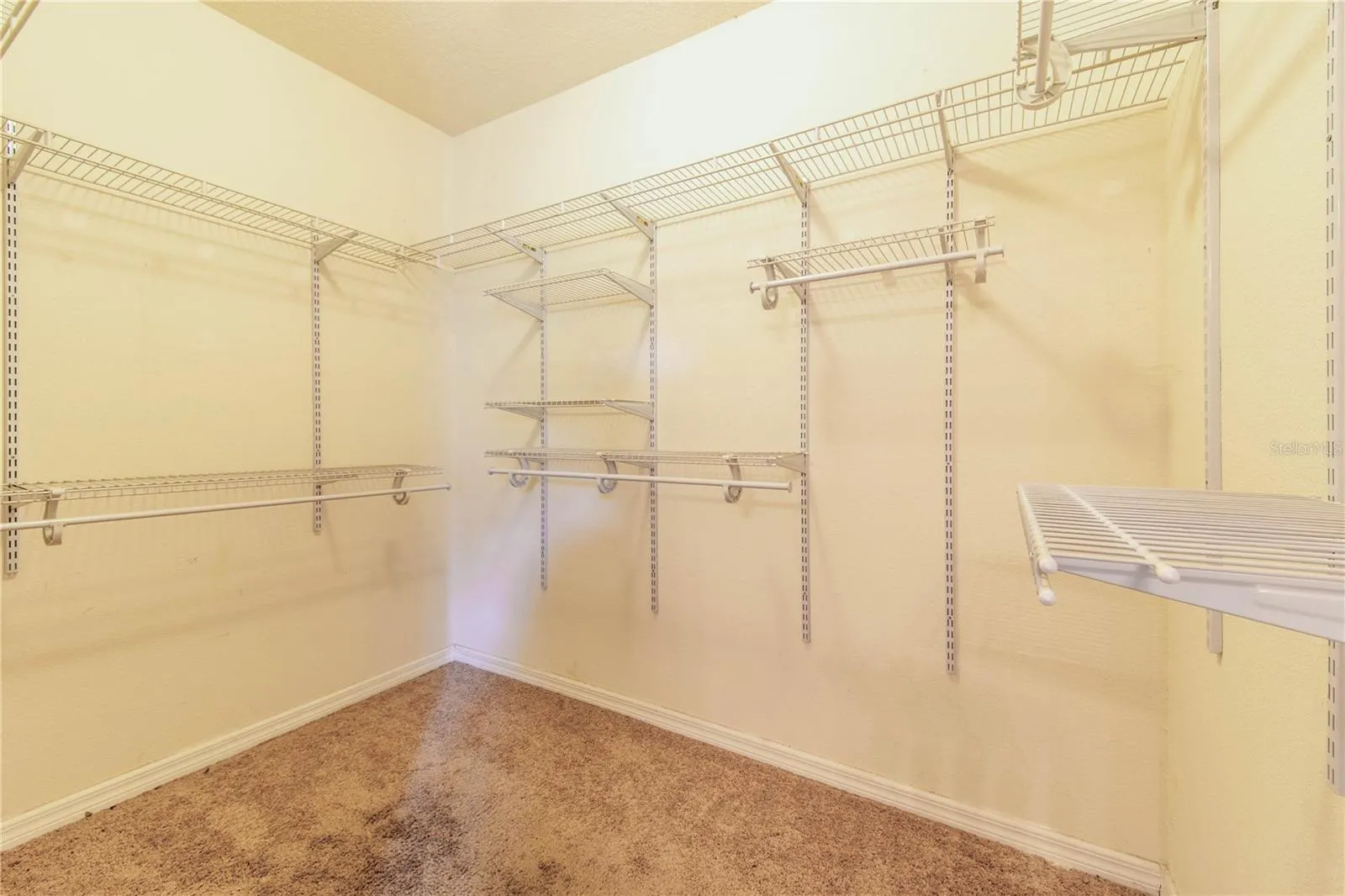 937 MARCI DR